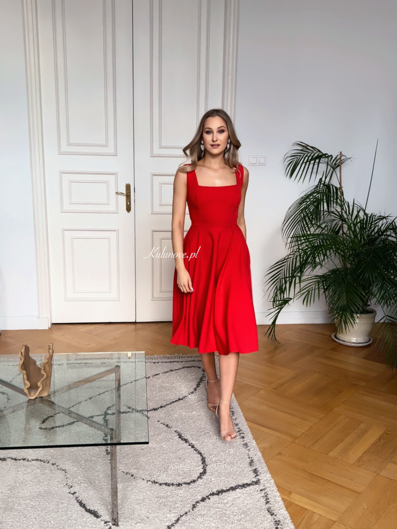 Karlie midi red - flared midi dress with karo neckline - Kulunove image 3