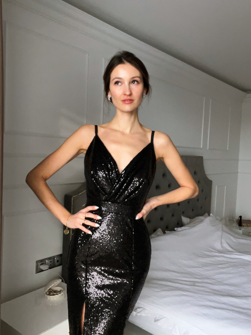 Andrea cekinowa - czarna prosta sukienka maxi na ramiączkach - Kulunove zdjęcie 2