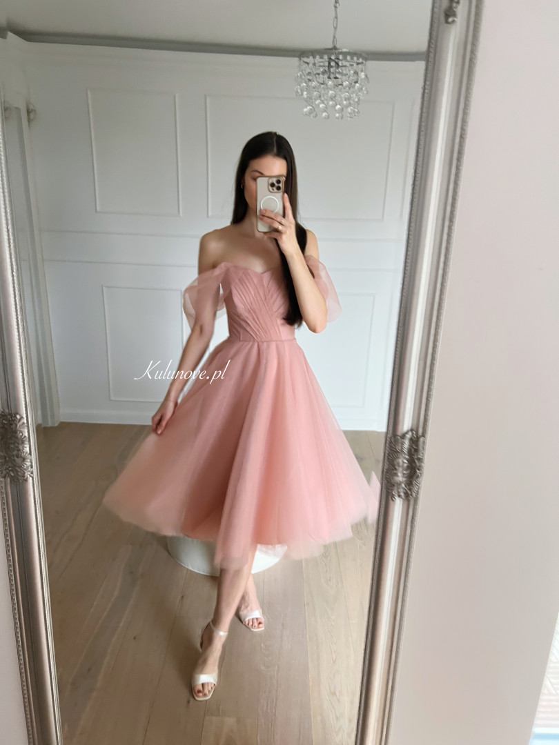 Selena - light pink tulle midi dress with falling sleeves - Kulunove image 4
