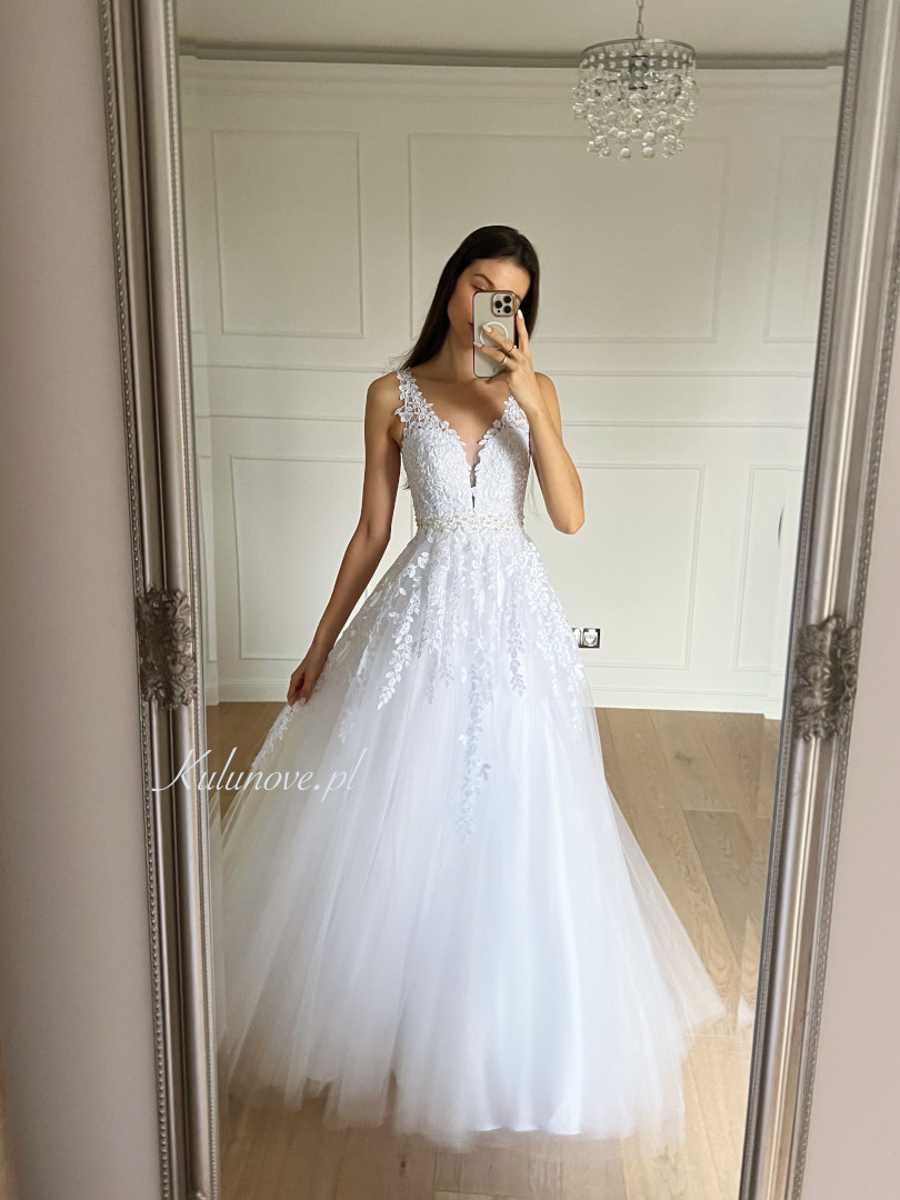 Luna - voluminous tulle premium princess wedding dress with lace top and decorative waist belt - Kulunove image 1