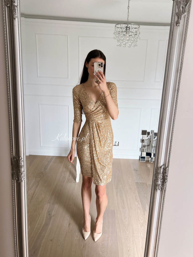 Monako - złota ołówkowa sukienka cekinowa z rękawkiem 3/4 - Kulunove zdjęcie 4