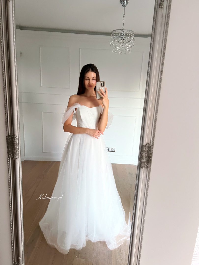 Selena wedding - tulle wedding dress with covered shoulders and falling sleeves - Kulunove image 2