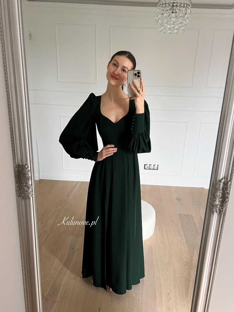 Taylor - flared maxi dress with buff sleeves and pockets in bottle green color - Kulunove image 3
