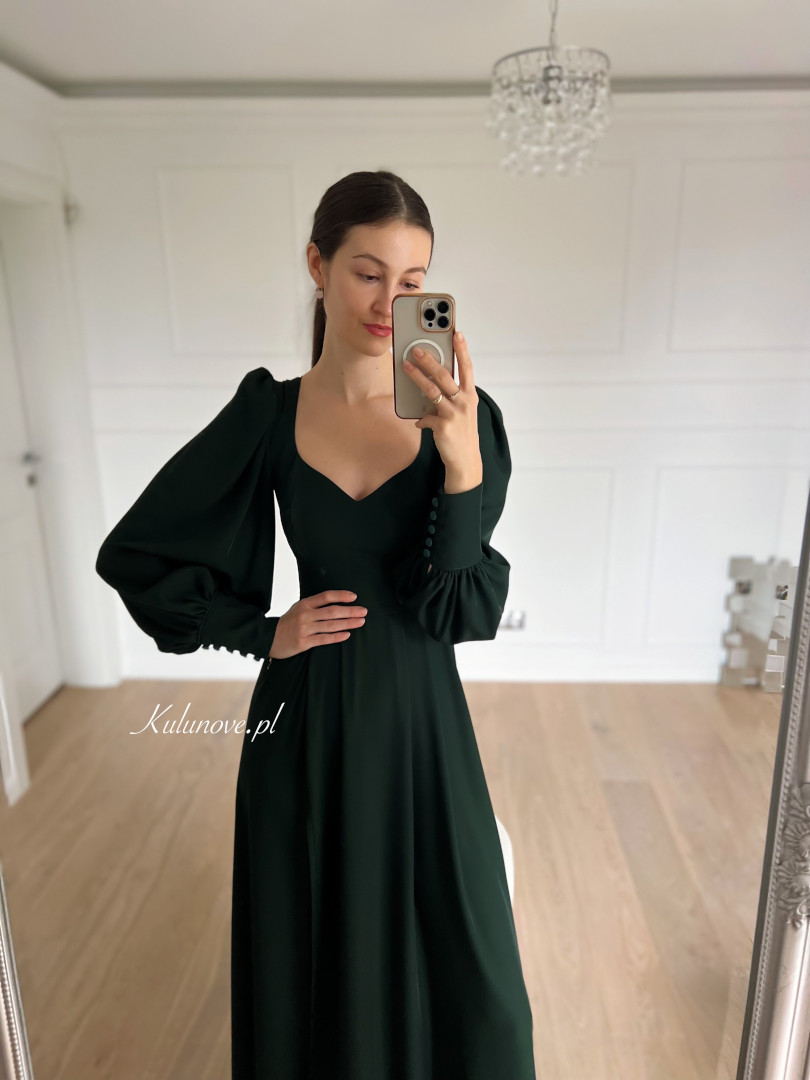 Taylor - flared maxi dress with buff sleeves and pockets in bottle green color - Kulunove image 2