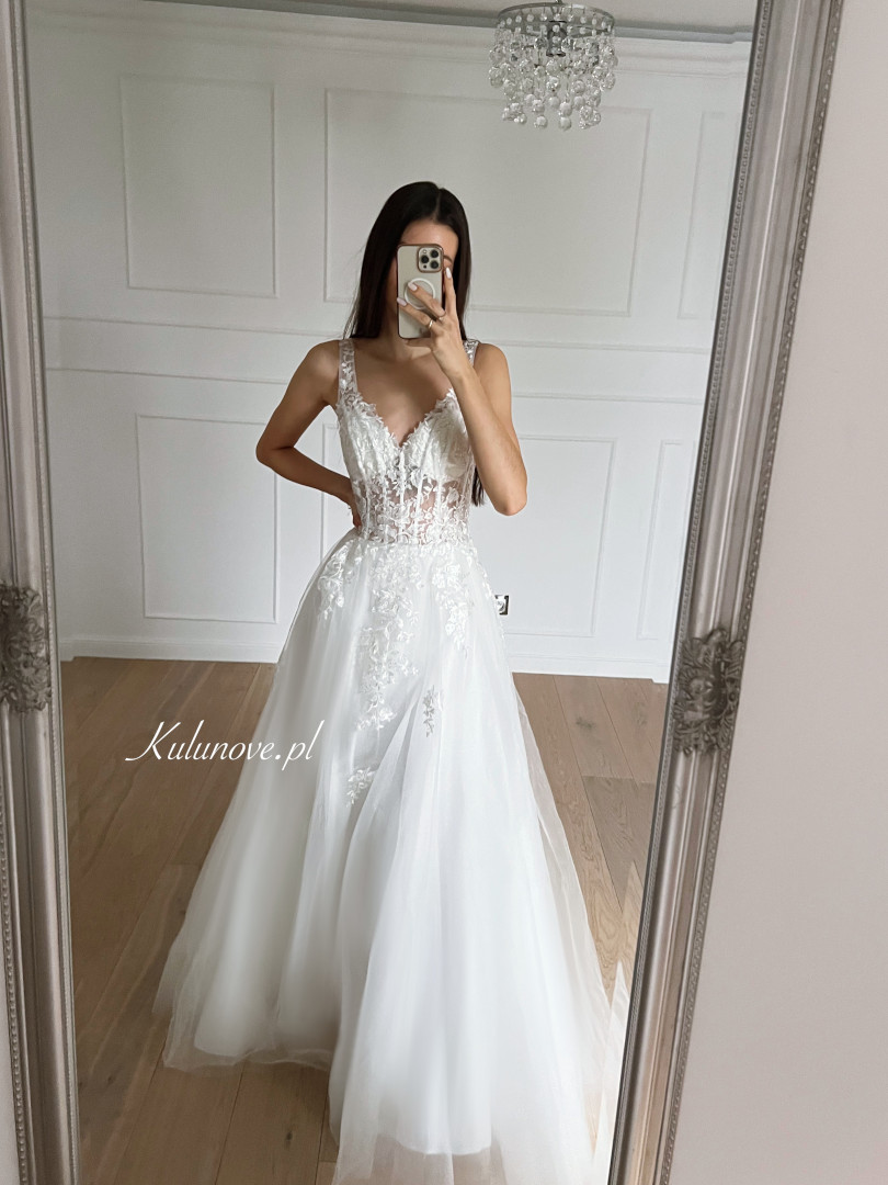 Elena - corset princess wedding dress with lace and tulle spread skirt - Kulunove image 3
