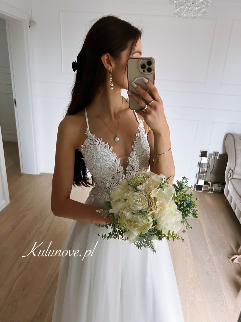 Lucy- airy wedding dress with glittering top - Kulunove image 2