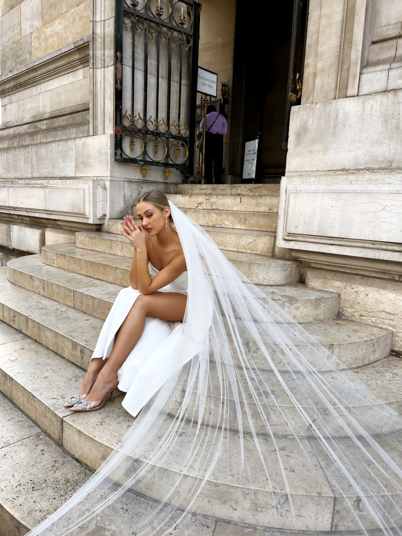 Long cathedral veil with smooth tulle finish - Kulunove image 2