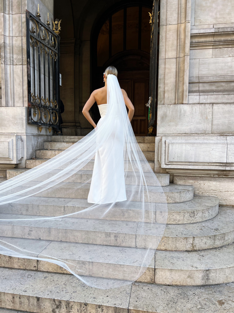 Long cathedral veil with smooth tulle finish - Kulunove image 3