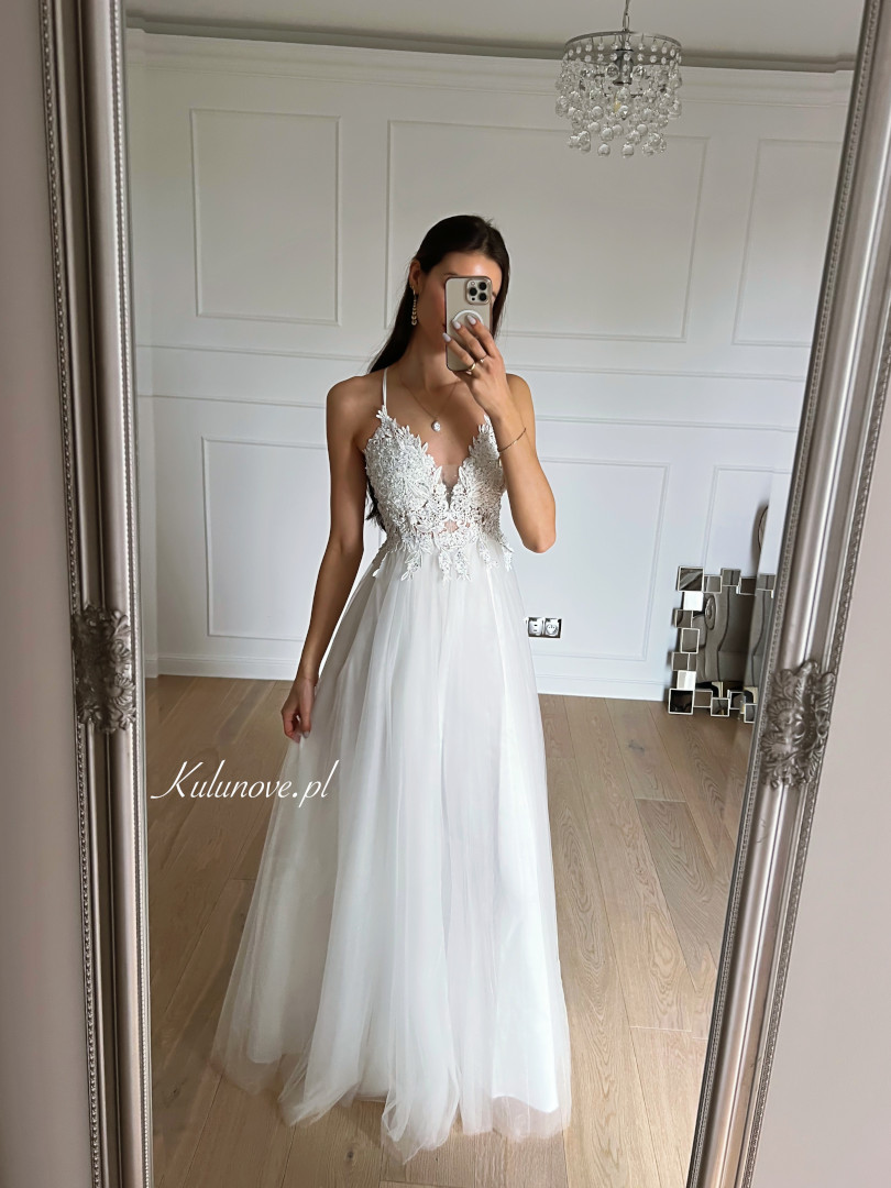 Lucy- airy wedding dress with glittering top - Kulunove image 4