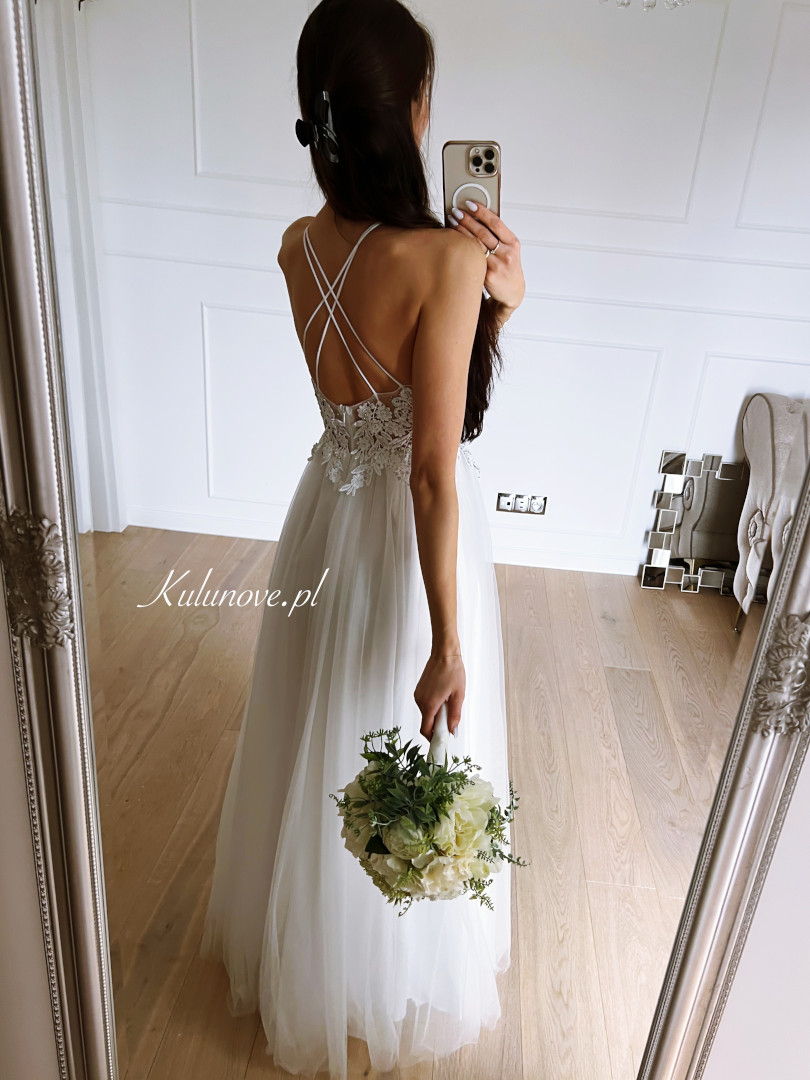 Lucy- airy wedding dress with glittering top - Kulunove image 3