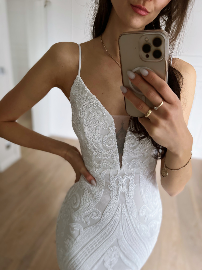 Stephanie- white sequin dress with mermaid-shaped lace - Kulunove image 4