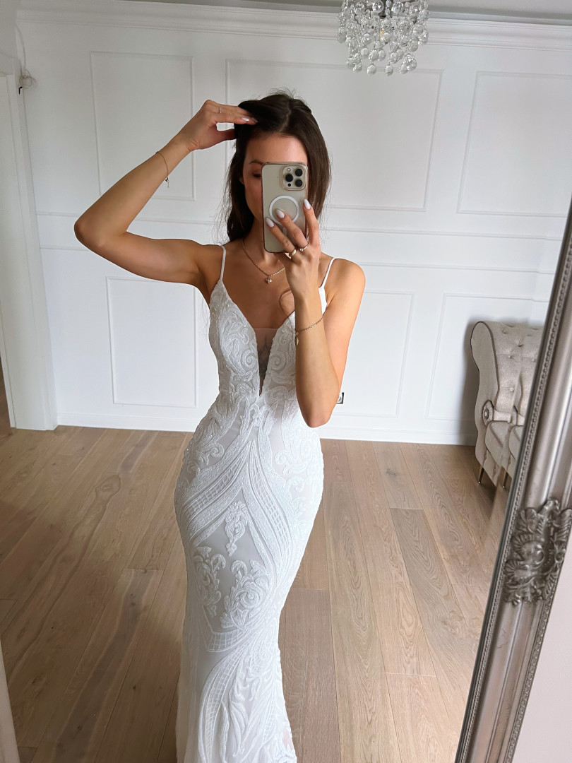 Stephanie- white sequin dress with mermaid-shaped lace - Kulunove image 3