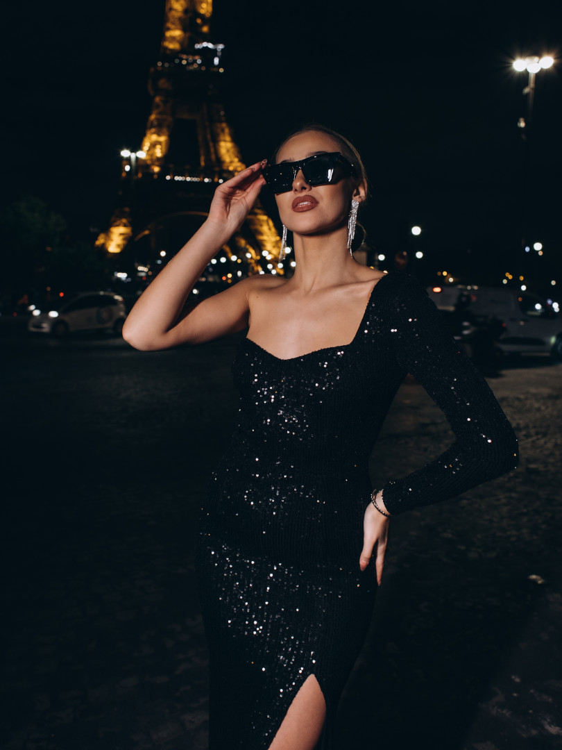 Francua - czarna cekinowa suknia maxi na jedno ramię - Kulunove zdjęcie 2