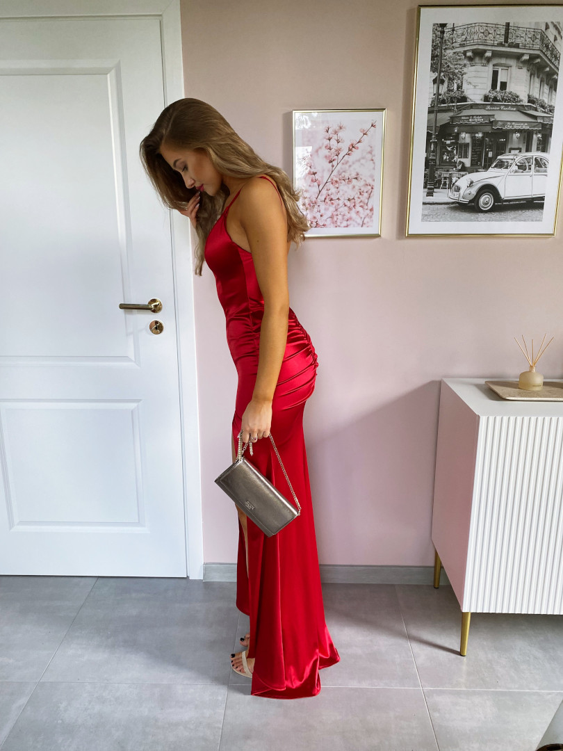 Milano - long gown with deep back neckline in elegant red - Kulunove image 4
