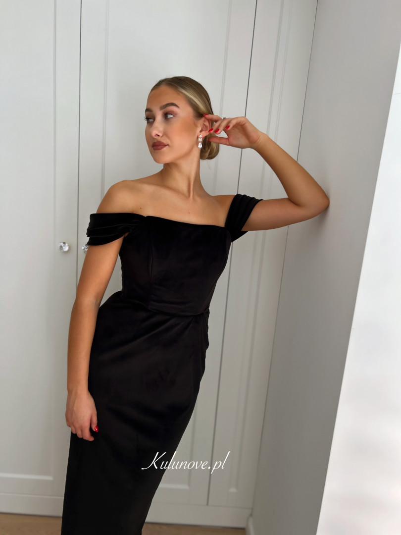 Kate- simple velour black maxi dress with plunging sleeves - Kulunove image 2