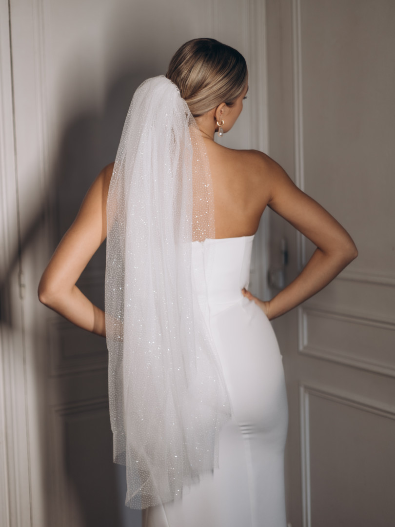 Brocade short wedding veil covered with crystals - Kulunove image 2