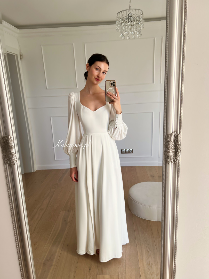 Taylor - flared long ecru wedding dress with buff sleeves and pockets - Kulunove image 2