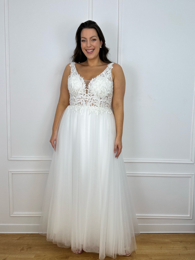 Valeria - gown with lace bodice and voluminous tulle skirt - Kulunove image 4