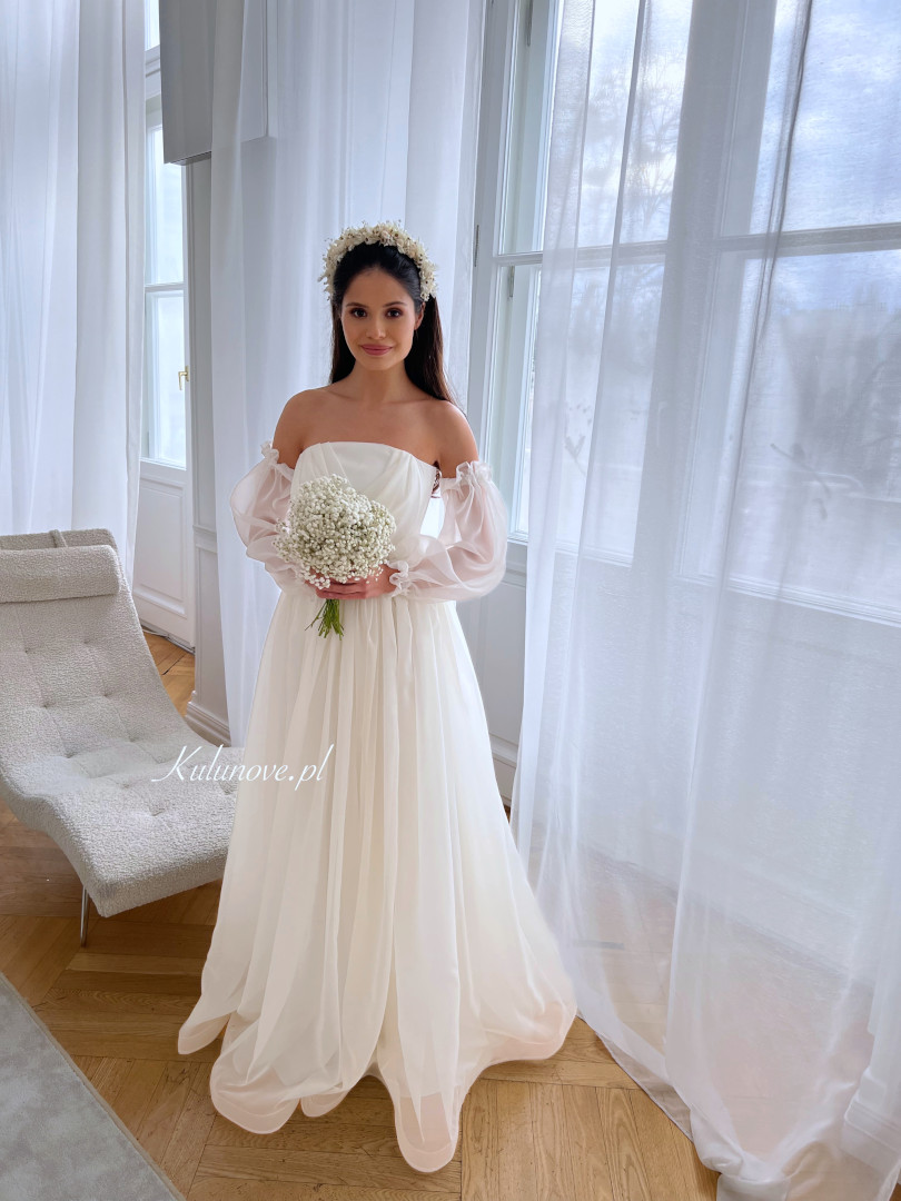 Roma - chiffon wedding dress with detachable sleeves - Kulunove image 1
