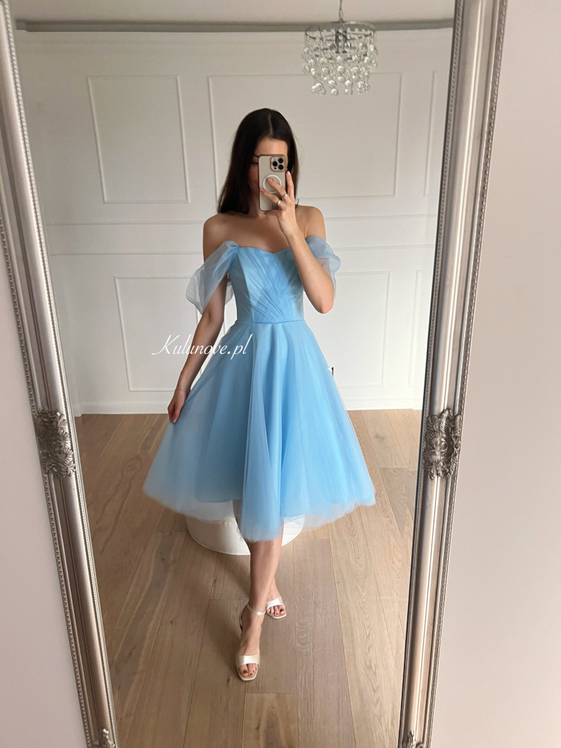 Selena - błękitna  tiulowa sukienka midi z opadającym  rękawem - Kulunove zdjęcie 3