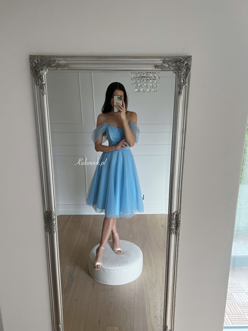 Selena - błękitna  tiulowa sukienka midi z opadającym  rękawem - Kulunove zdjęcie 4