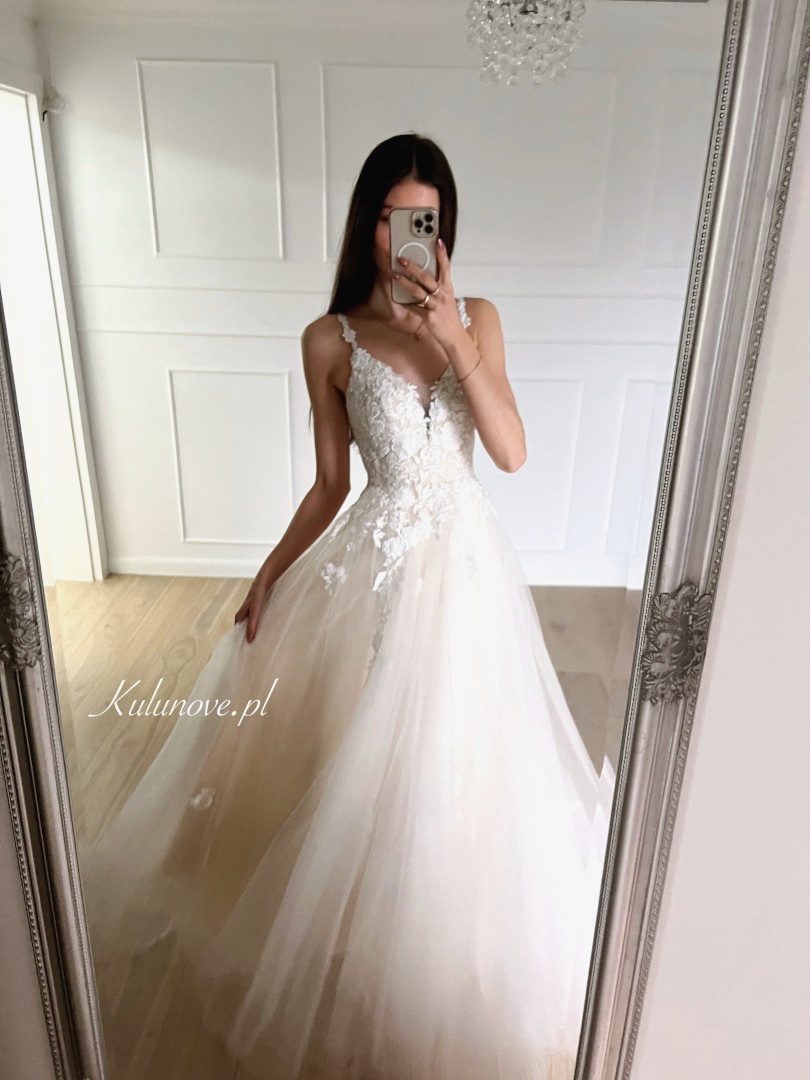 Rosalie - princess wedding dress with lace trim - Kulunove image 2