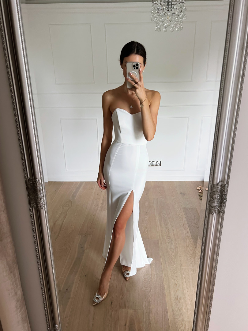 Rochelle - corseted fishnet wedding dress with a train with a fitted cut - Kulunove image 1