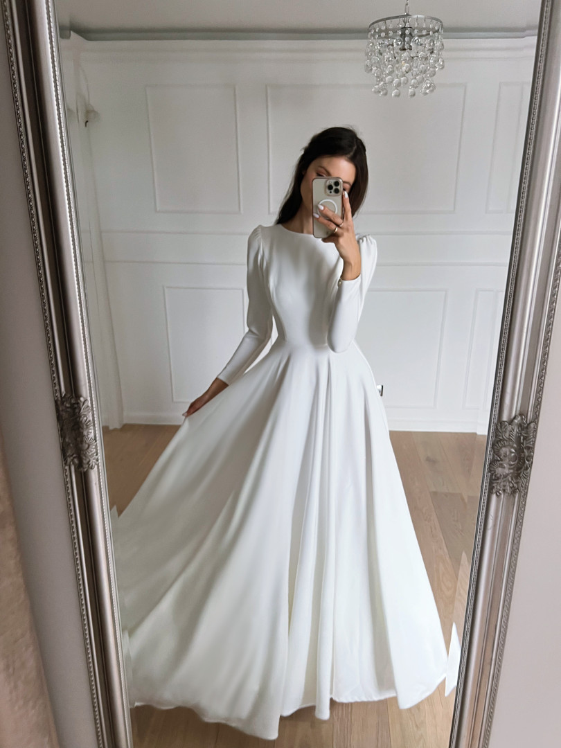 Snow - long sleeve wedding dress on a wide circle - Kulunove image 1