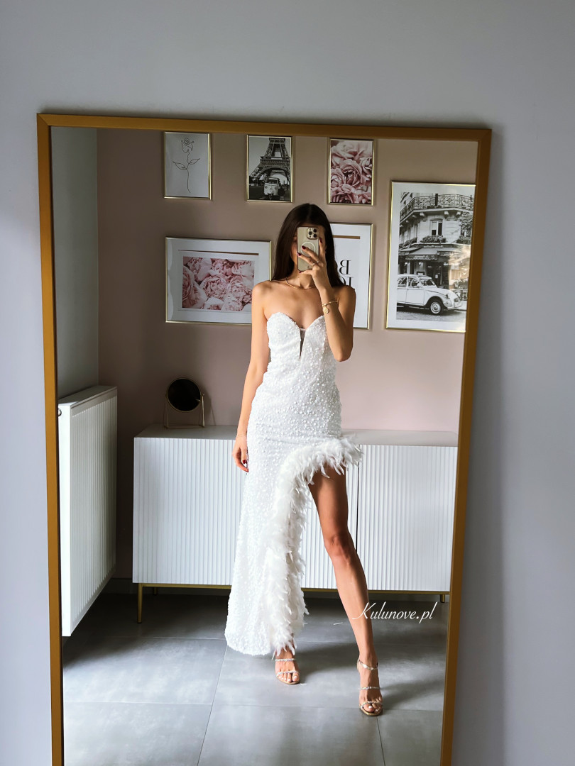 Monroe - asymmetrical sequin white dress with feathers and open shoulders - Kulunove image 1