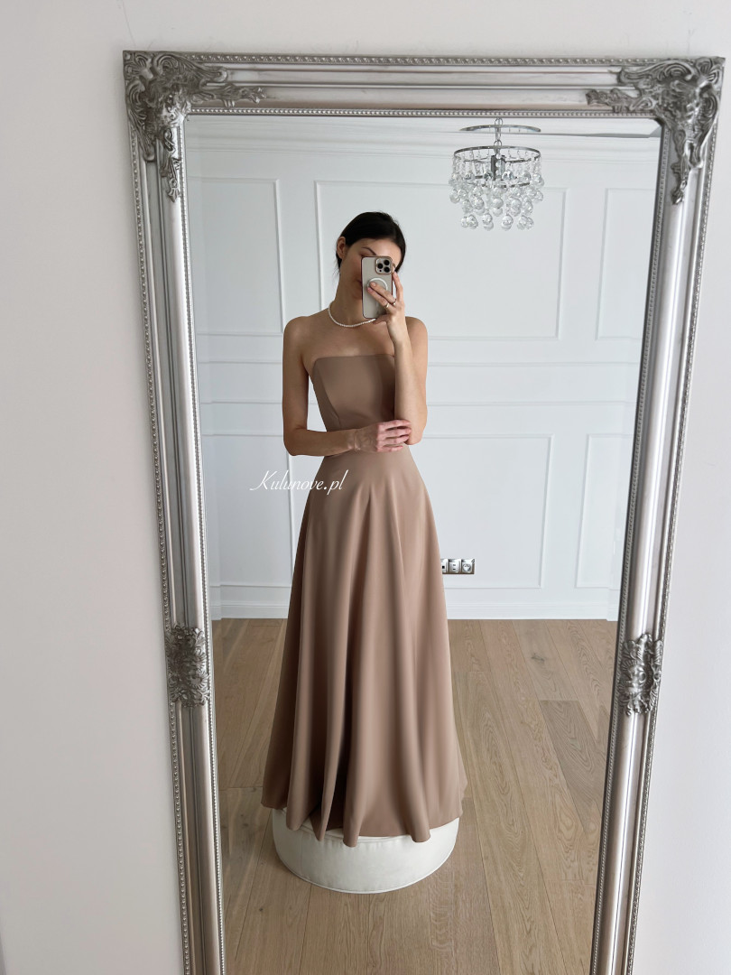 Hannah - klasyczna gorsetowa suknia maxi  w kolorze beżowym - Kulunove zdjęcie 4