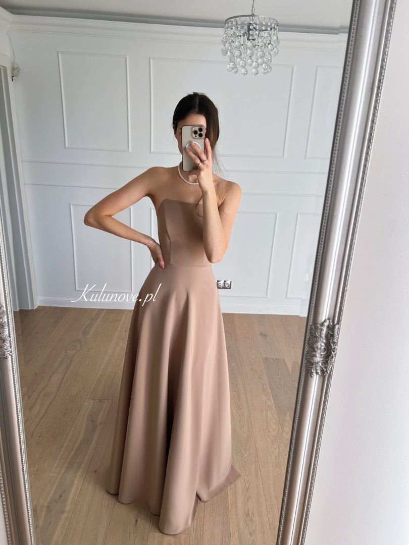 Hannah - klasyczna gorsetowa suknia maxi  w kolorze beżowym - Kulunove zdjęcie 3