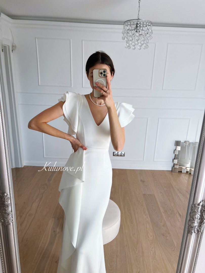 Jane - fitted fishnet wedding dress with short ruffled sleeves - Kulunove image 2