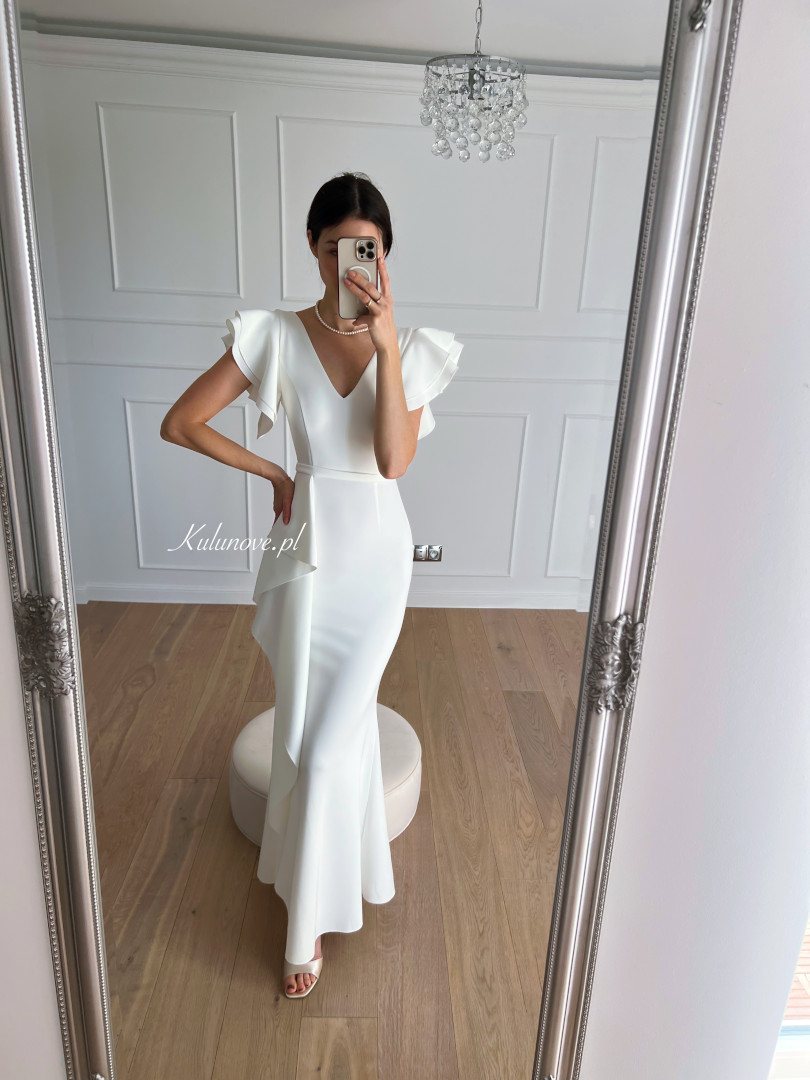 Jane - fitted fishnet wedding dress with short ruffled sleeves - Kulunove image 3