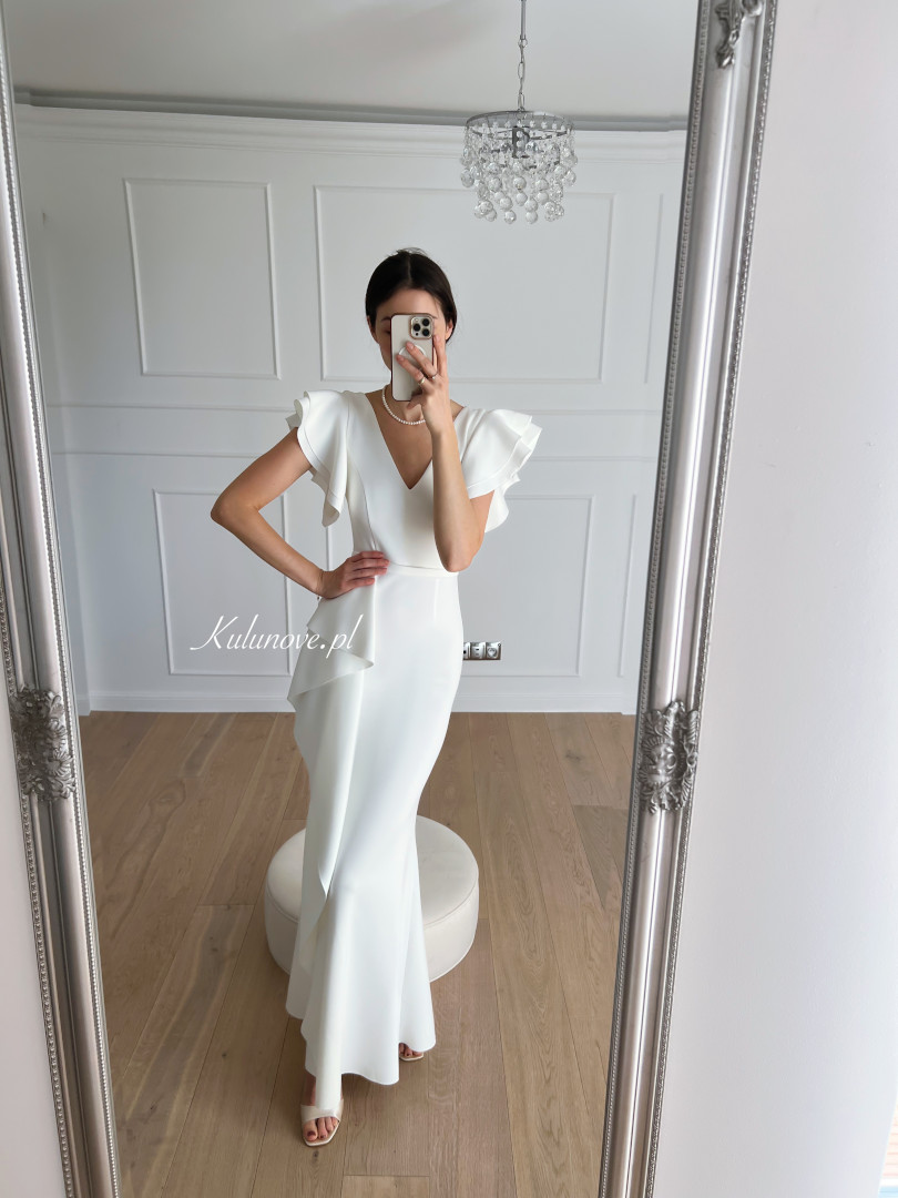 Jane - fitted fishnet wedding dress with short ruffled sleeves - Kulunove image 1