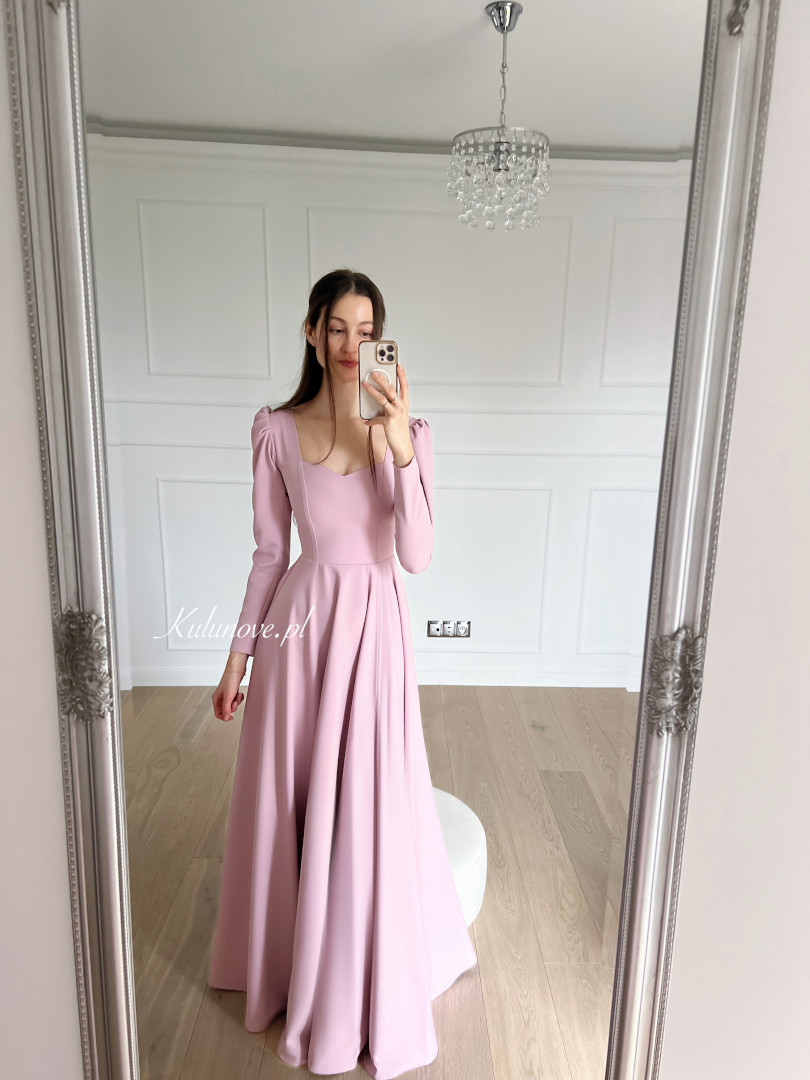 Julia - różowa długa sukienka w stylu retro z bufkami na długi rękaw - Kulunove zdjęcie 3