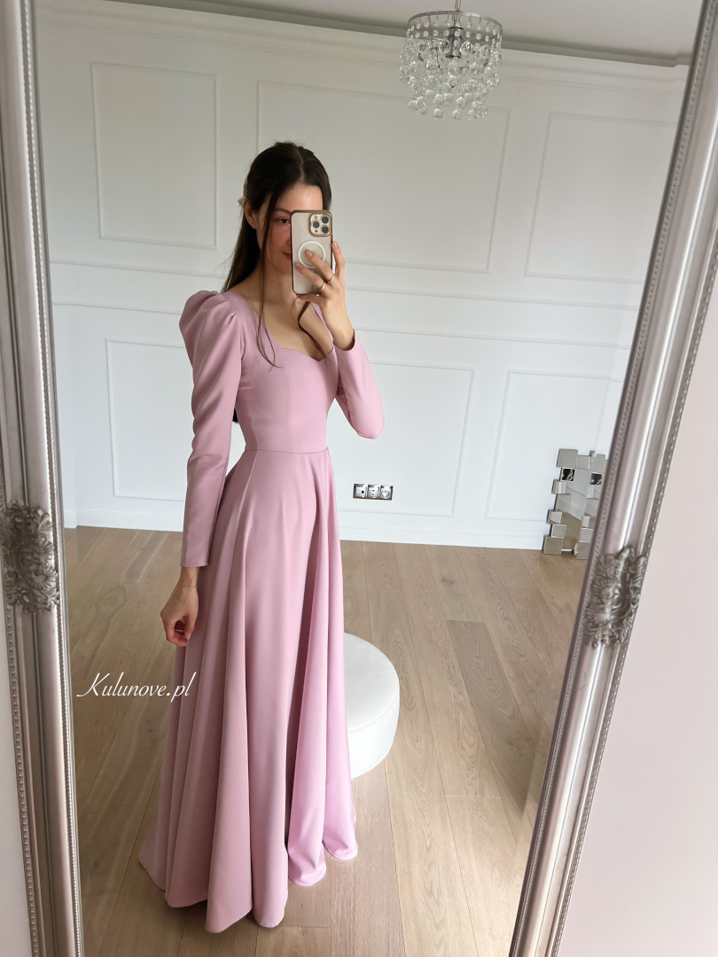 Julia - różowa długa sukienka w stylu retro z bufkami na długi rękaw - Kulunove zdjęcie 4