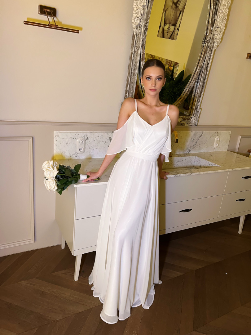 Mela - a simple strapless wedding dress with dropped shoulders - Kulunove image 3