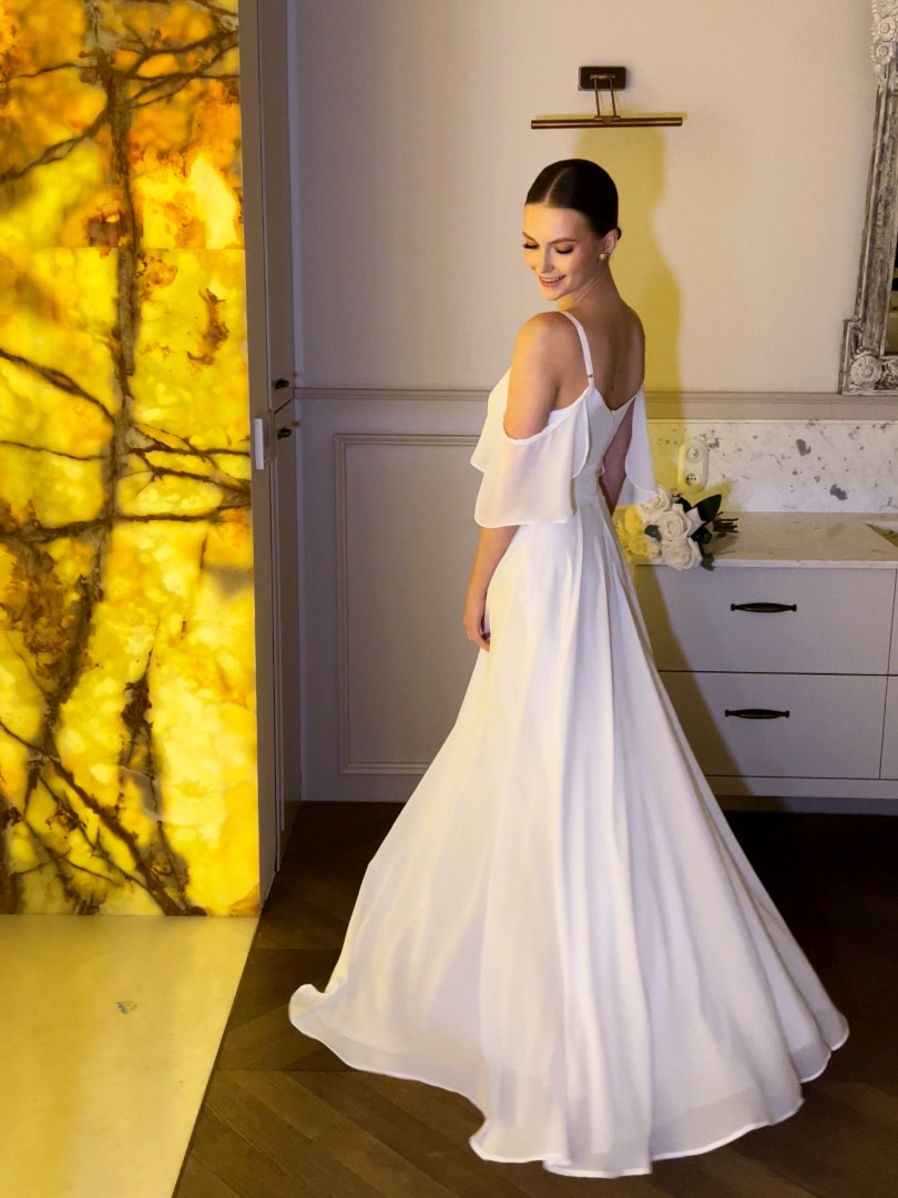 Mela - a simple strapless wedding dress with dropped shoulders - Kulunove image 4