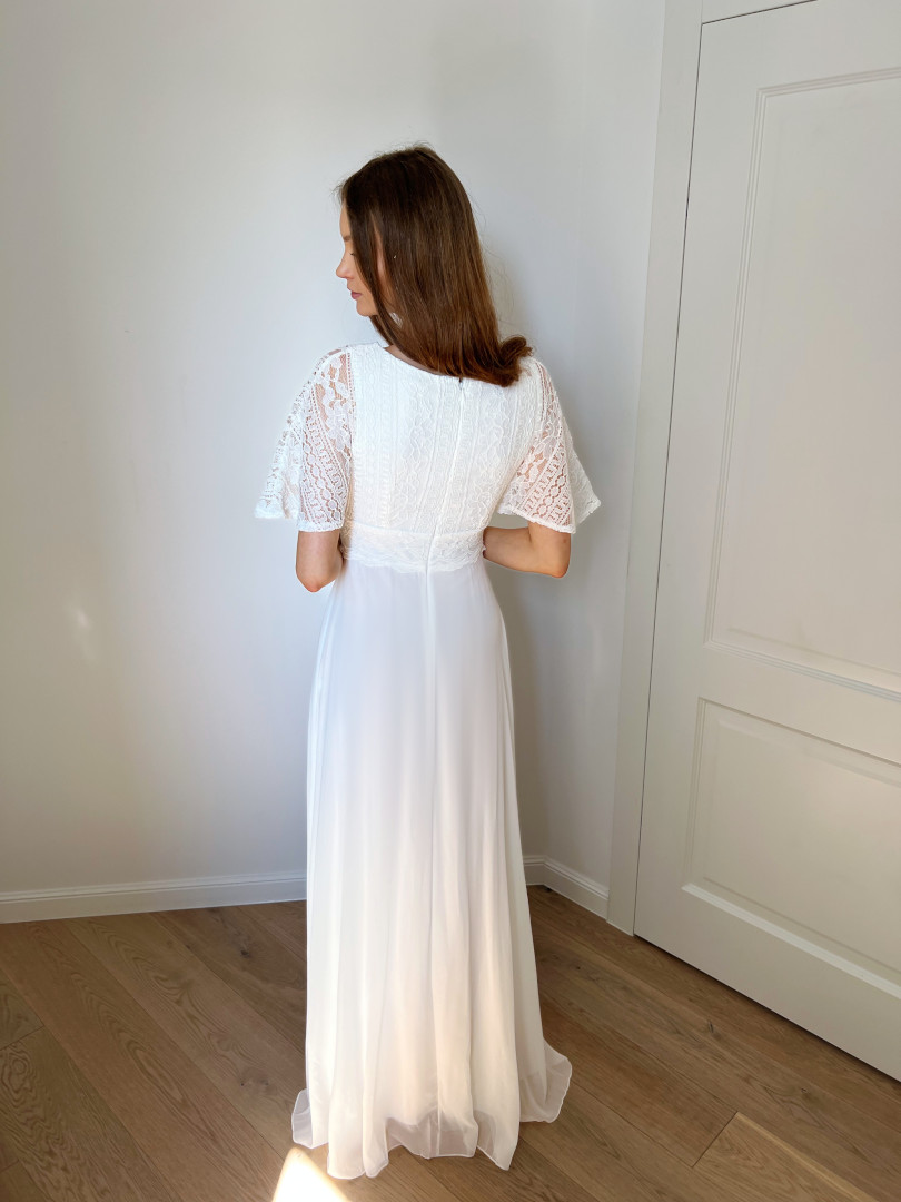 Pola - prosta muślinowa suknia ślubna z koronkową górą na krótki rękaw - Kulunove zdjęcie 4