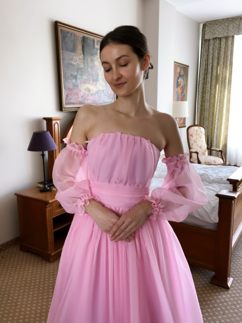 Roma midi - sukienka midi z rozkloszowanym dołem w kolorze pudrowego różu - Kulunove zdjęcie 1