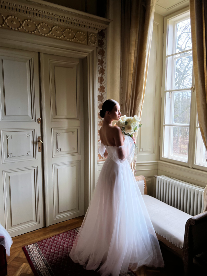 Selena wedding - tulle wedding dress with covered shoulders and falling sleeves - Kulunove image 3