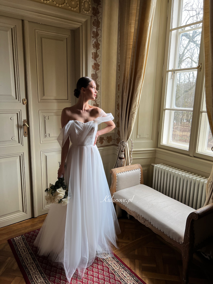 Selena wedding - tulle wedding dress with covered shoulders and falling sleeves - Kulunove image 1