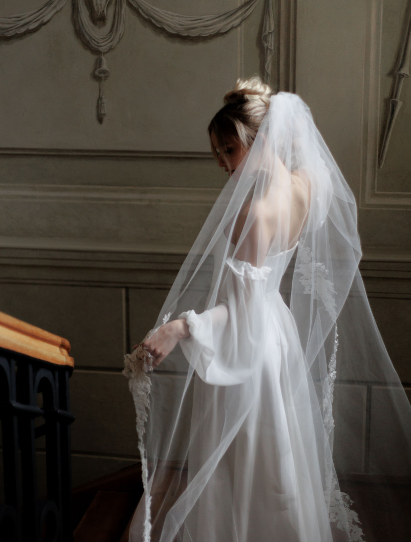 Cathedral wedding veil decorated with lace - Kulunove image 2