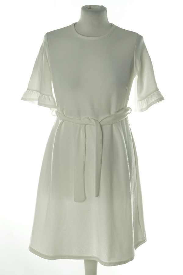 Sukienka biała z paskiem - BOOHOO zdjęcie 1