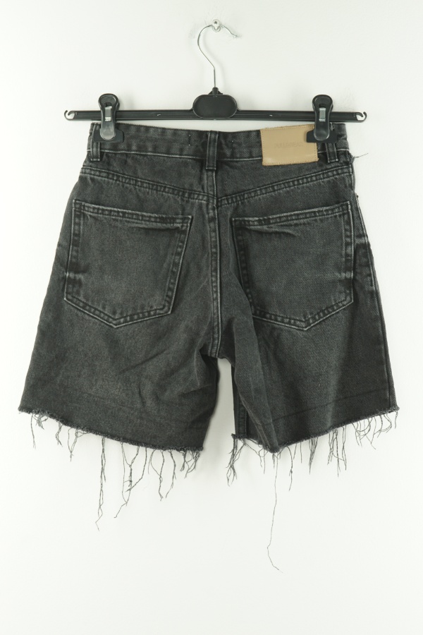 Krótkie spodenki jeansowe szare z poszarpanym dołem - PULL&BEAR zdjęcie 2