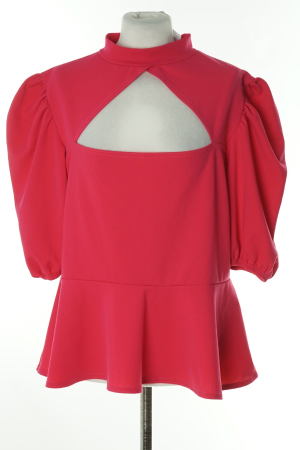Bluzka różowa z wycięciem i baskinką - BOOHOO zdjęcie 1