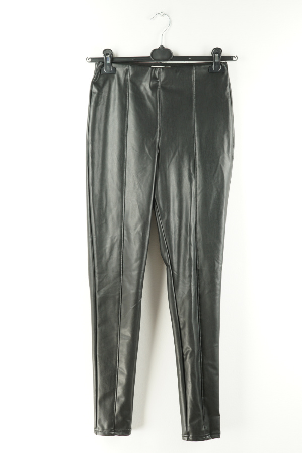Spodnie czarne eko sóra na gumkę  - H&M zdjęcie 1