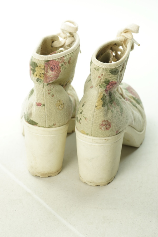 Pantofle beżowe na obcasie w kwiaty - BLONDE BLONDE zdjęcie 3