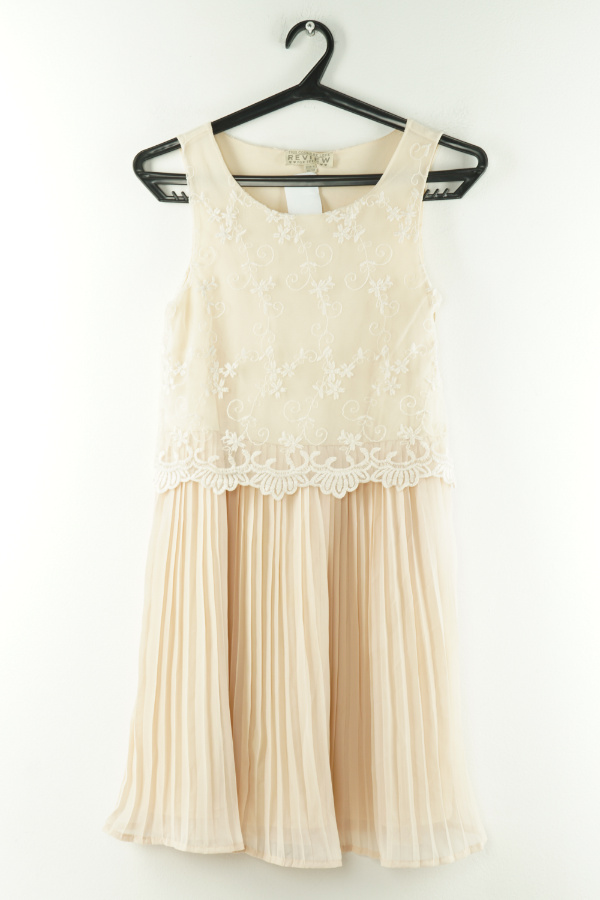 Sukienka bezowa plisowana z koronką - REVIEW zdjęcie 1