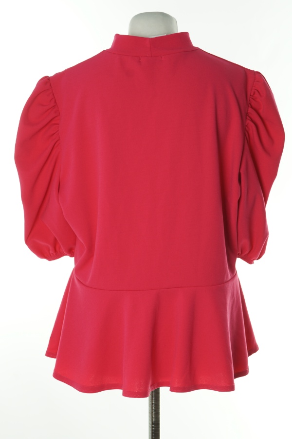 Bluzka różowa z wycięciem i baskinką - BOOHOO zdjęcie 2